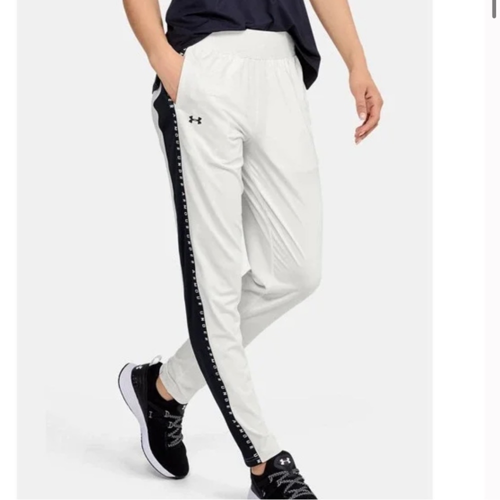 UNDER ARMOUR loose coupe pants